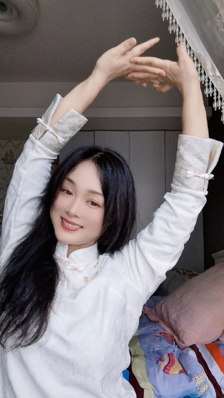 伊伊的第三张照片--安徽闪婚服务中心